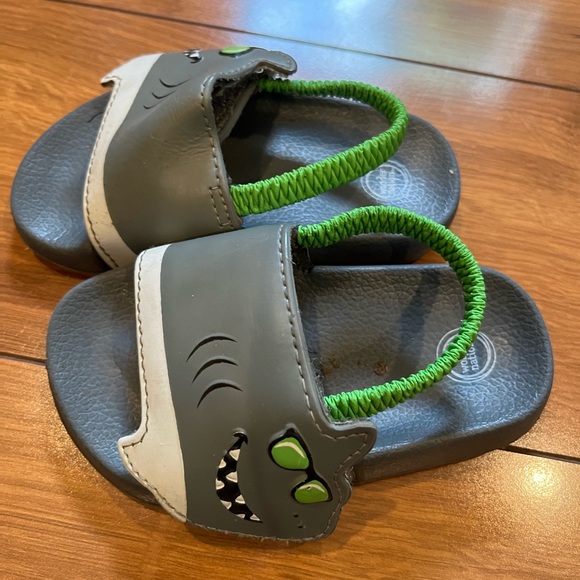 Toddler shark sandals size 5 - Picture 2 of 3